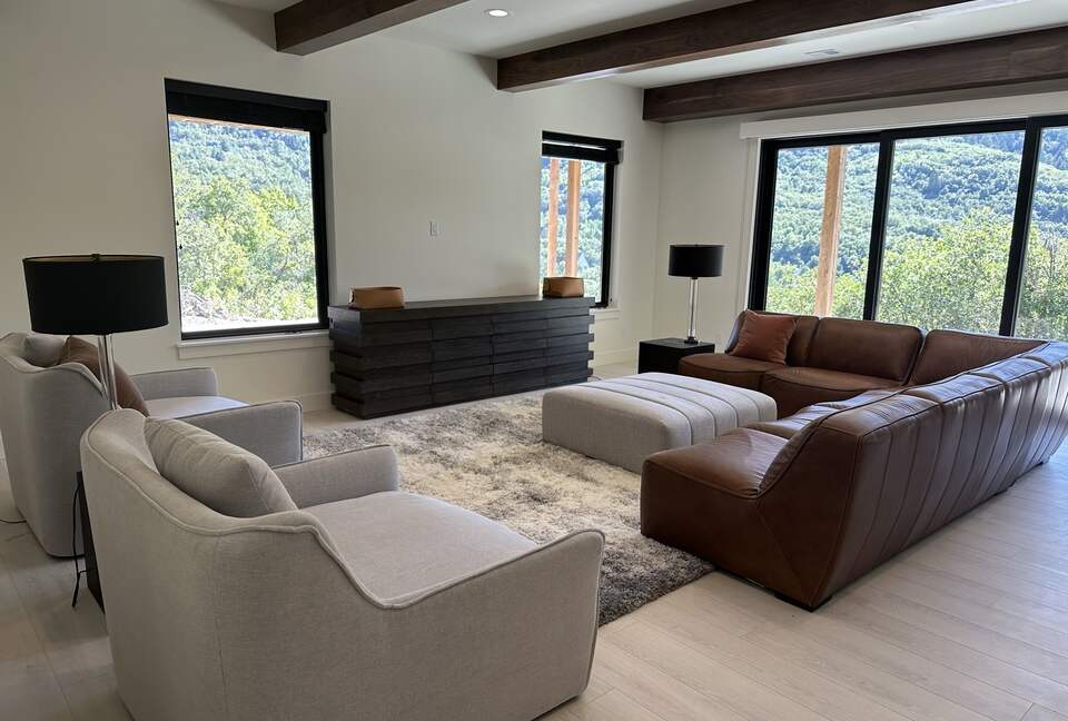 Lovely home overlooking the stunning Nordic Mountain Ski Resort - Eden, Utah