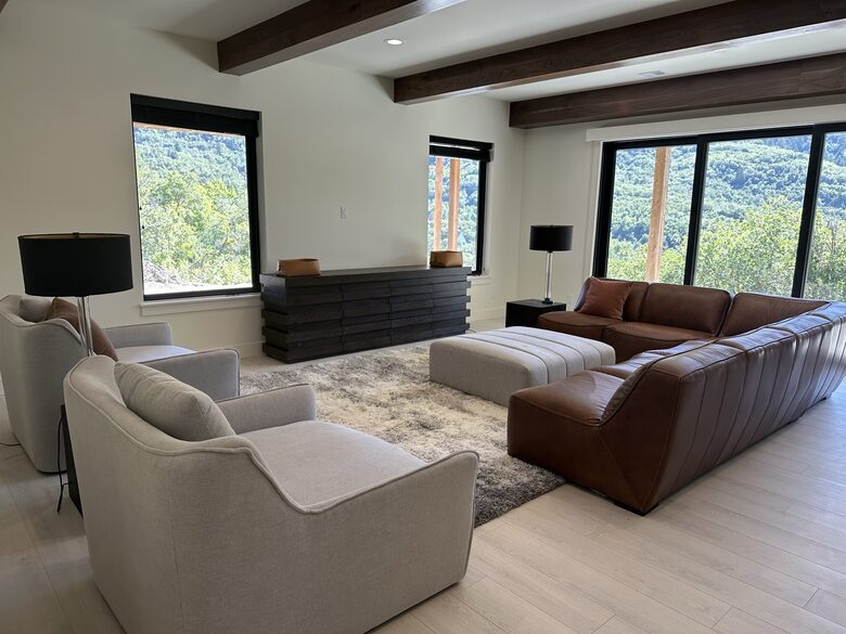 Lovely home overlooking the stunning Nordic Mountain Ski Resort - Eden, Utah