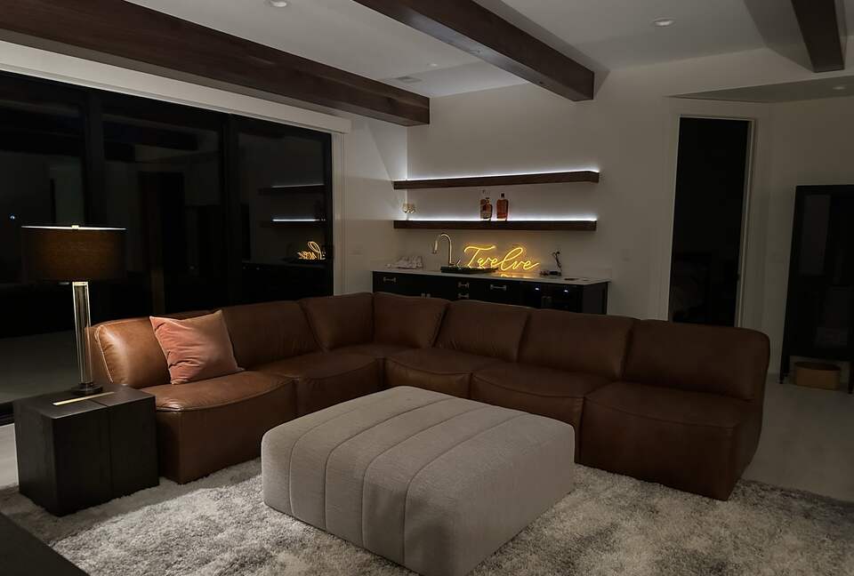 Lovely home overlooking the stunning Nordic Mountain Ski Resort - Eden, Utah