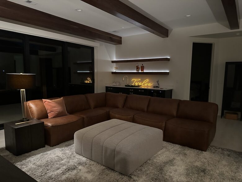 Lovely home overlooking the stunning Nordic Mountain Ski Resort - Eden, Utah