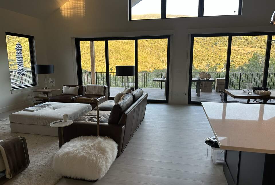 Lovely home overlooking the stunning Nordic Mountain Ski Resort - Eden, Utah