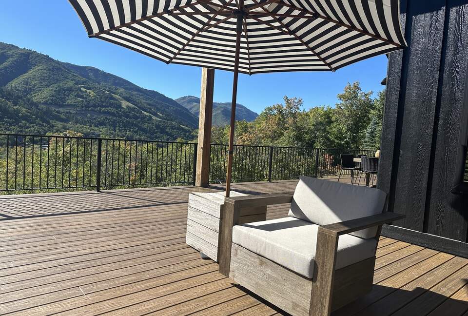 Lovely home overlooking the stunning Nordic Mountain Ski Resort - Eden, Utah