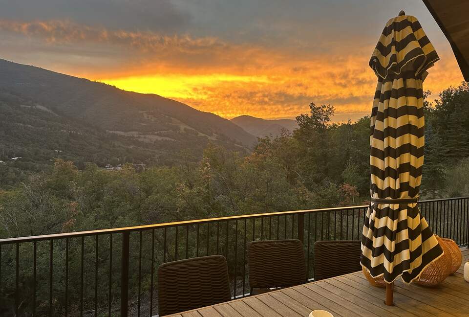 Lovely home overlooking the stunning Nordic Mountain Ski Resort - Eden, Utah