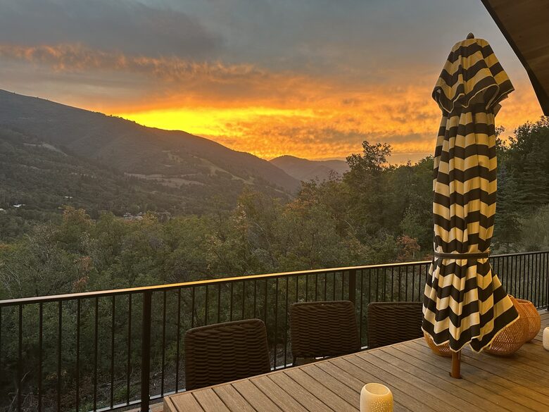 Lovely home overlooking the stunning Nordic Mountain Ski Resort - Eden, Utah