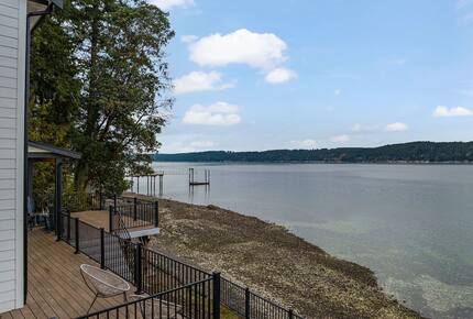 Luxury Hood Canal Beachfront Home w/ Large Deck & Kayaks! - Belfair, Washington