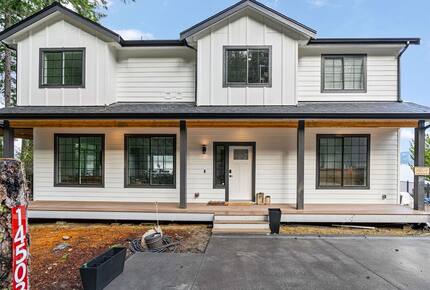 Luxury Hood Canal Beachfront Home w/ Large Deck & Kayaks! - Belfair, Washington