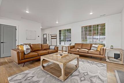 Luxury Hood Canal Beachfront Home w/ Large Deck & Kayaks! - Belfair, Washington