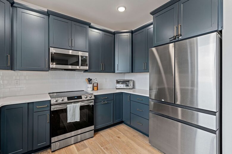 Luxury Hood Canal Beachfront Home w/ Large Deck & Kayaks! - Belfair, Washington