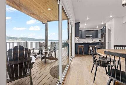 Luxury Hood Canal Beachfront Home w/ Large Deck & Kayaks! - Belfair, Washington