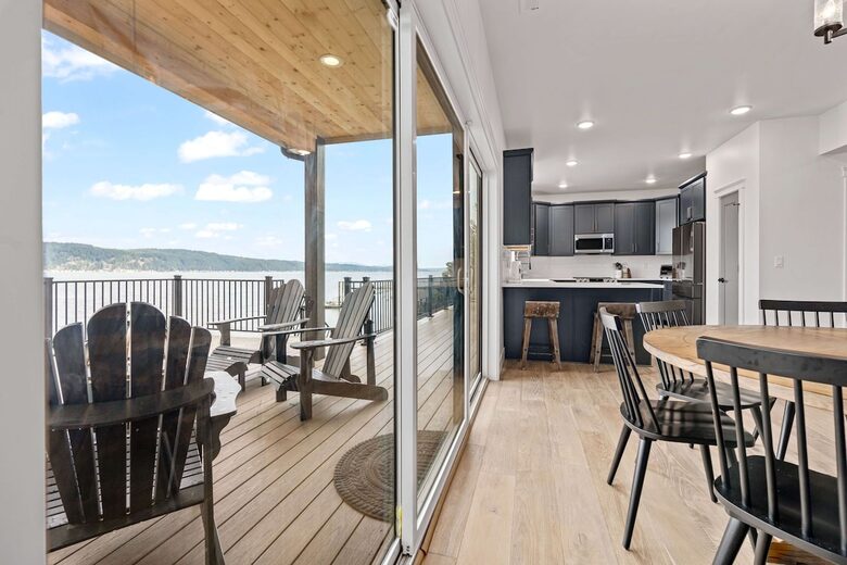 Luxury Hood Canal Beachfront Home w/ Large Deck & Kayaks! - Belfair, Washington