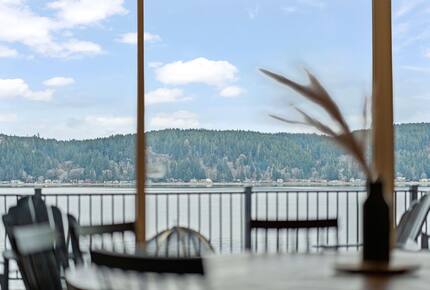 Luxury Hood Canal Beachfront Home w/ Large Deck & Kayaks! - Belfair, Washington