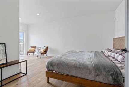 Luxury Hood Canal Beachfront Home w/ Large Deck & Kayaks! - Belfair, Washington