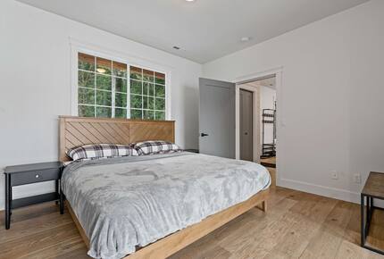 Luxury Hood Canal Beachfront Home w/ Large Deck & Kayaks! - Belfair, Washington