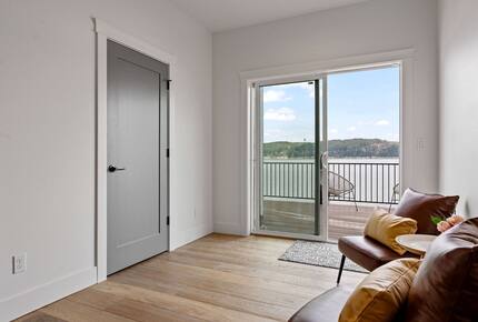 Luxury Hood Canal Beachfront Home w/ Large Deck & Kayaks! - Belfair, Washington