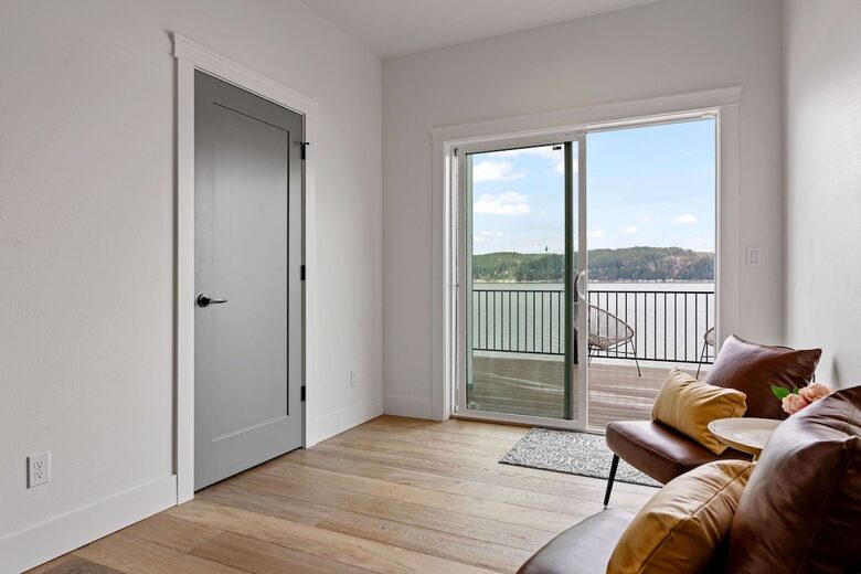 Luxury Hood Canal Beachfront Home w/ Large Deck & Kayaks! - Belfair, Washington