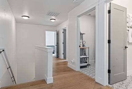 Luxury Hood Canal Beachfront Home w/ Large Deck & Kayaks! - Belfair, Washington