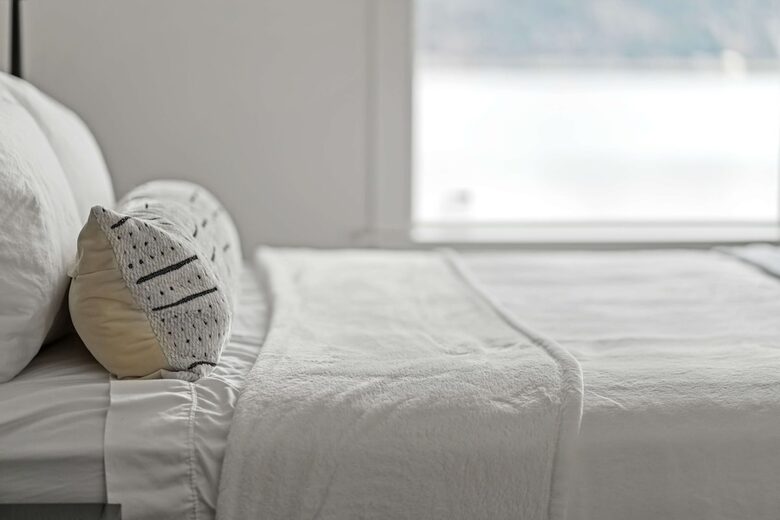 Luxury Hood Canal Beachfront Home w/ Large Deck & Kayaks! - Belfair, Washington