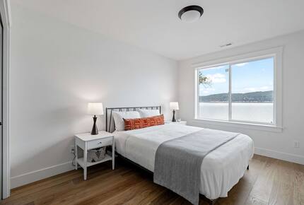 Luxury Hood Canal Beachfront Home w/ Large Deck & Kayaks! - Belfair, Washington