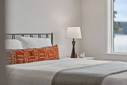 Luxury Hood Canal Beachfront Home w/ Large Deck & Kayaks! - Belfair, Washington