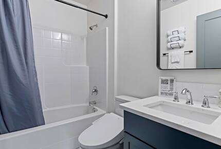 Luxury Hood Canal Beachfront Home w/ Large Deck & Kayaks! - Belfair, Washington