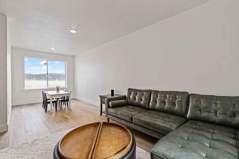 Luxury Hood Canal Beachfront Home w/ Large Deck & Kayaks! - Belfair, Washington