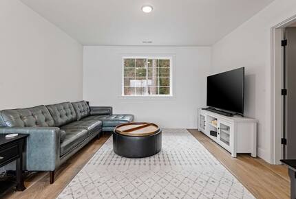 Luxury Hood Canal Beachfront Home w/ Large Deck & Kayaks! - Belfair, Washington