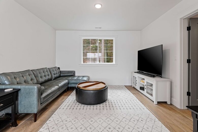 Luxury Hood Canal Beachfront Home w/ Large Deck & Kayaks! - Belfair, Washington