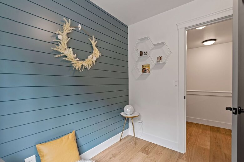 Luxury Hood Canal Beachfront Home w/ Large Deck & Kayaks! - Belfair, Washington