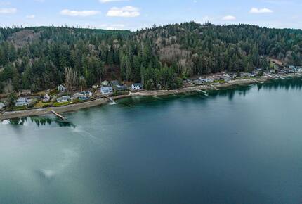 Luxury Hood Canal Beachfront Home w/ Large Deck & Kayaks! - Belfair, Washington