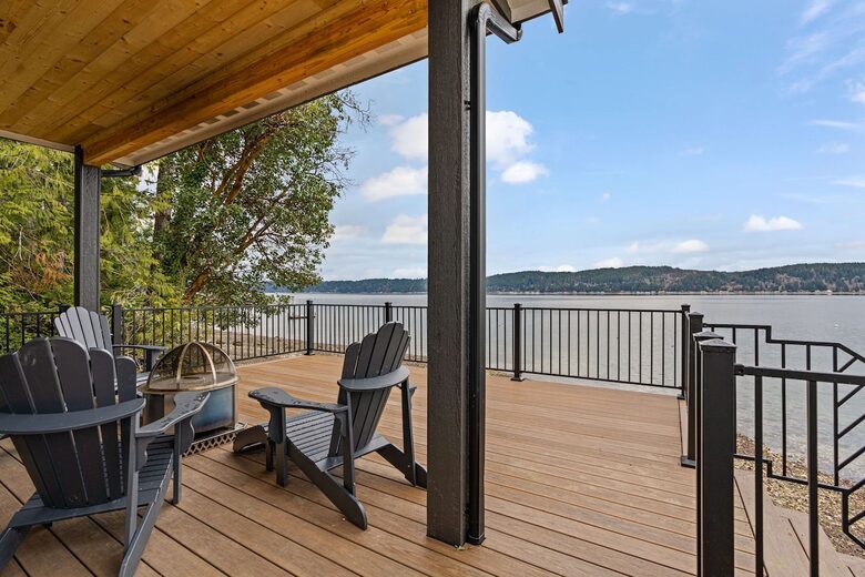 Luxury Hood Canal Beachfront Home w/ Large Deck & Kayaks! - Belfair, Washington