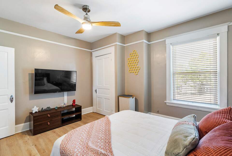 Spacious Retreat Packed with Amenities - Cincinnati, Ohio