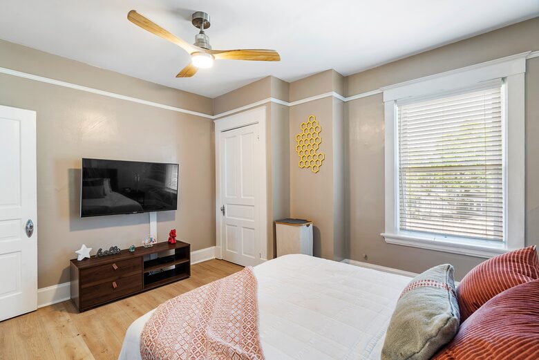 Spacious Retreat Packed with Amenities - Cincinnati, Ohio