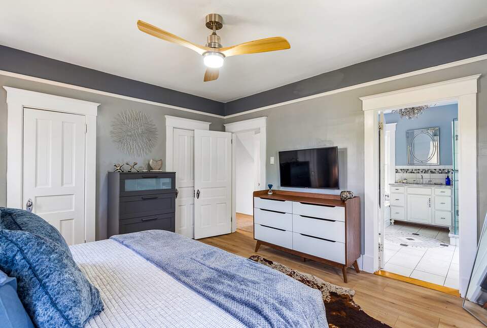 Spacious Retreat Packed with Amenities - Cincinnati, Ohio