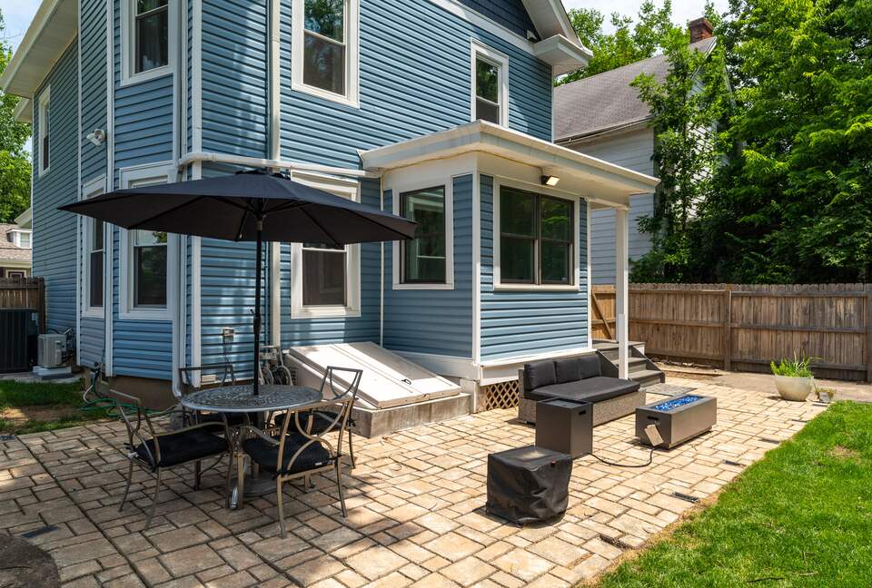 Spacious Retreat Packed with Amenities - Cincinnati, Ohio