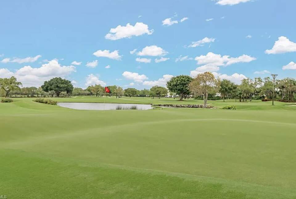 Pelican Bay | Walk to Beach with Private Beach Clubs - Naples, Florida