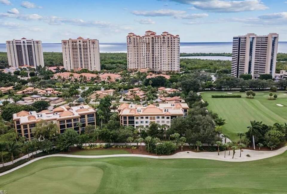 Pelican Bay | Walk to Beach with Private Beach Clubs - Naples, Florida
