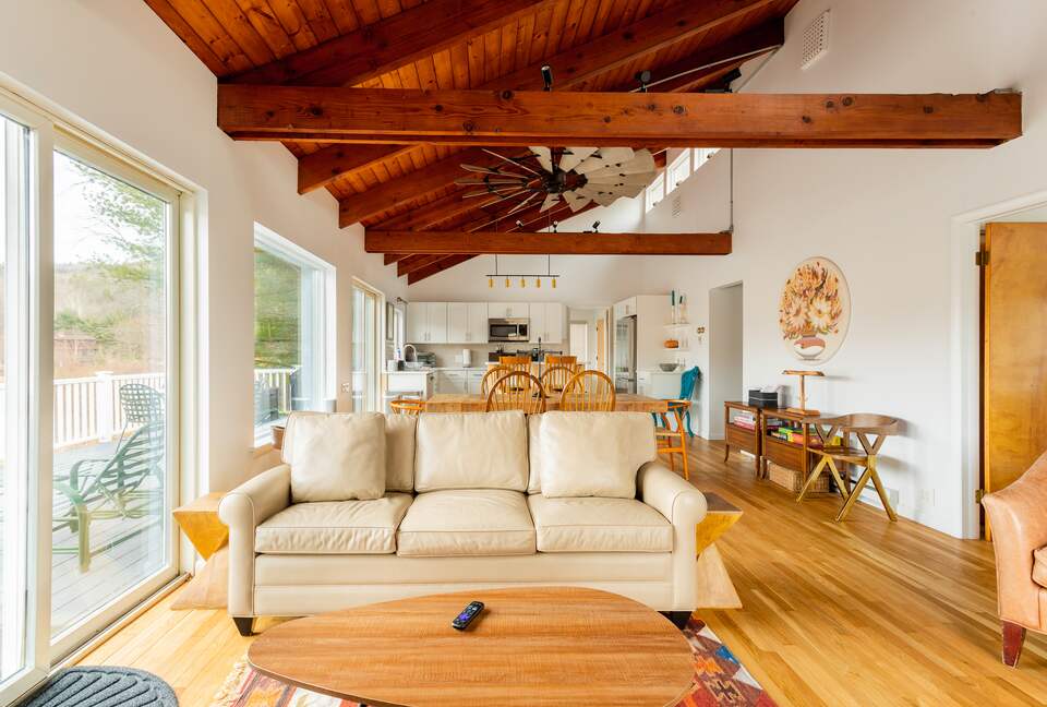 Peaceful Retreat on Delaware River | With a Hot tub & Game Room - Narrowsburg, New York