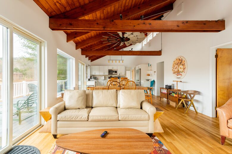 Peaceful Retreat on Delaware River | With a Hot tub & Game Room - Narrowsburg, New York