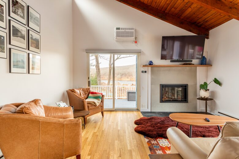 Peaceful Retreat on Delaware River | With a Hot tub & Game Room - Narrowsburg, New York