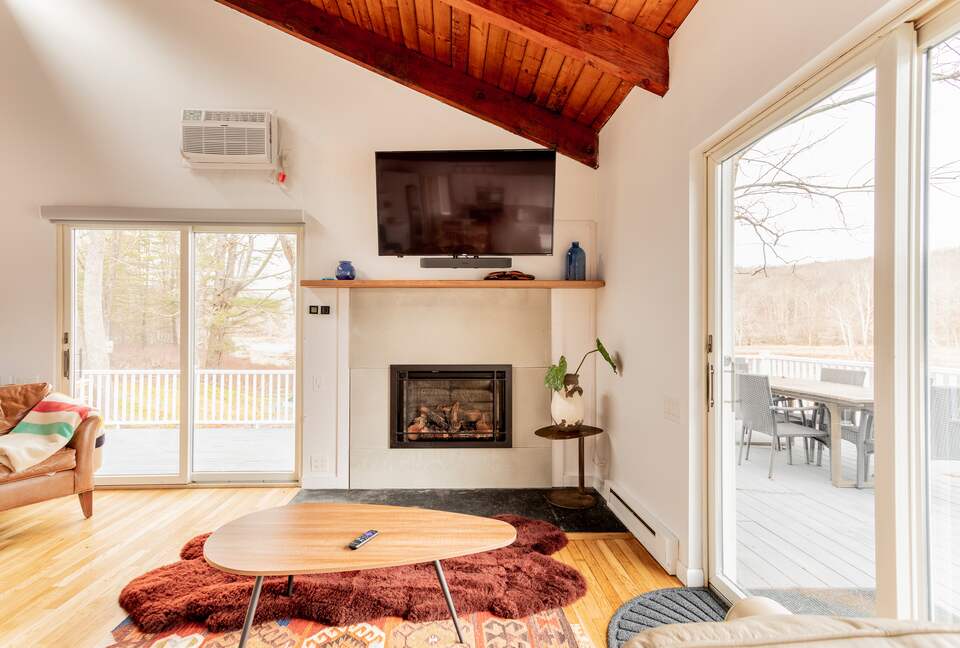 Peaceful Retreat on Delaware River | With a Hot tub & Game Room - Narrowsburg, New York