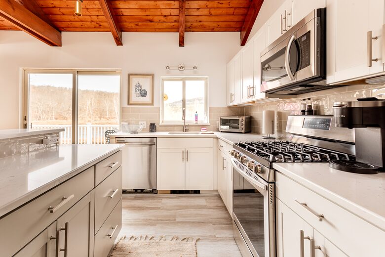 Peaceful Retreat on Delaware River | With a Hot tub & Game Room - Narrowsburg, New York