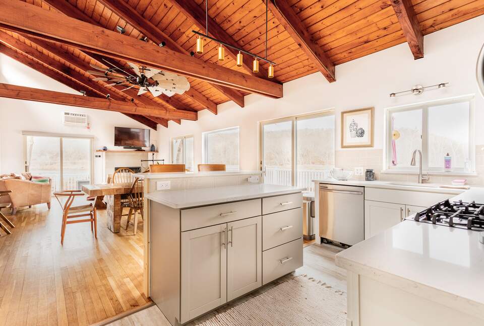 Peaceful Retreat on Delaware River | With a Hot tub & Game Room - Narrowsburg, New York