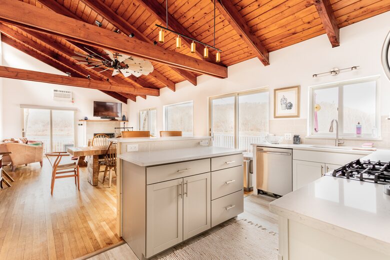 Peaceful Retreat on Delaware River | With a Hot tub & Game Room - Narrowsburg, New York