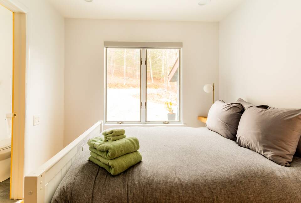 Peaceful Retreat on Delaware River | With a Hot tub & Game Room - Narrowsburg, New York