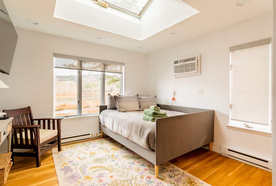 Peaceful Retreat on Delaware River | With a Hot tub & Game Room - Narrowsburg, New York