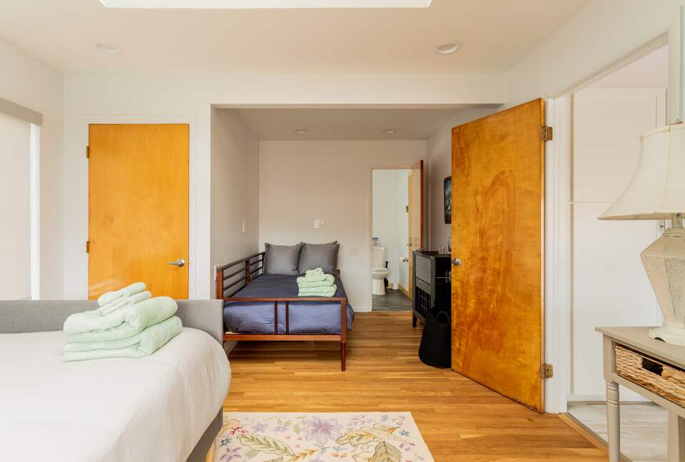 Peaceful Retreat on Delaware River | With a Hot tub & Game Room - Narrowsburg, New York