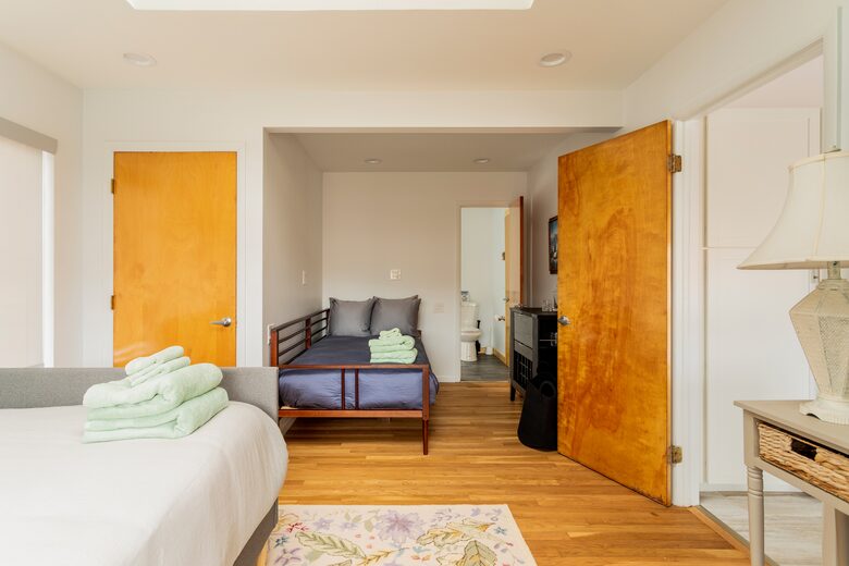 Peaceful Retreat on Delaware River | With a Hot tub & Game Room - Narrowsburg, New York