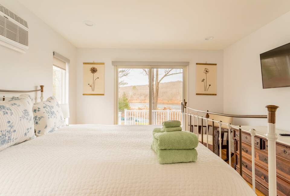 Peaceful Retreat on Delaware River | With a Hot tub & Game Room - Narrowsburg, New York