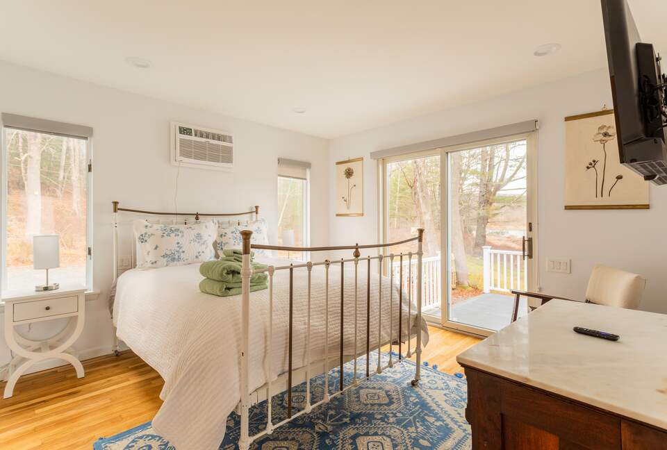 Peaceful Retreat on Delaware River | With a Hot tub & Game Room - Narrowsburg, New York