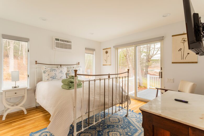 Peaceful Retreat on Delaware River | With a Hot tub & Game Room - Narrowsburg, New York